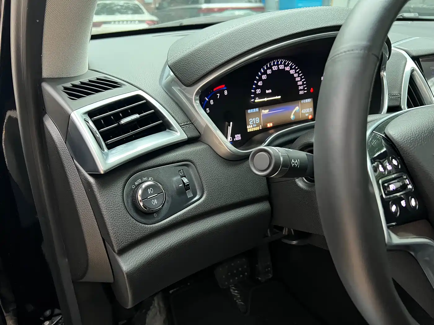 Cadillac SRX 2014 3.6L Flagship Model фото 18