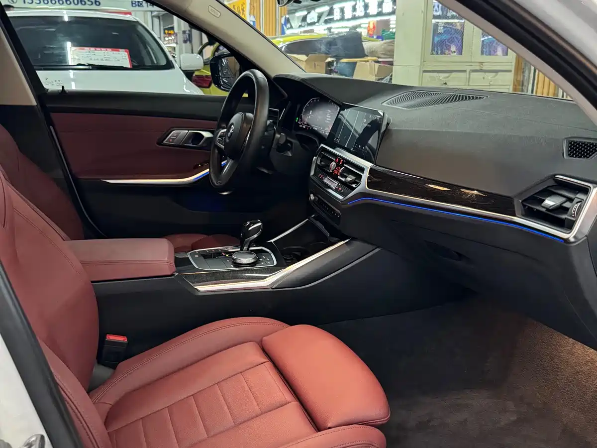 Photo 12 - BMW 3 Series