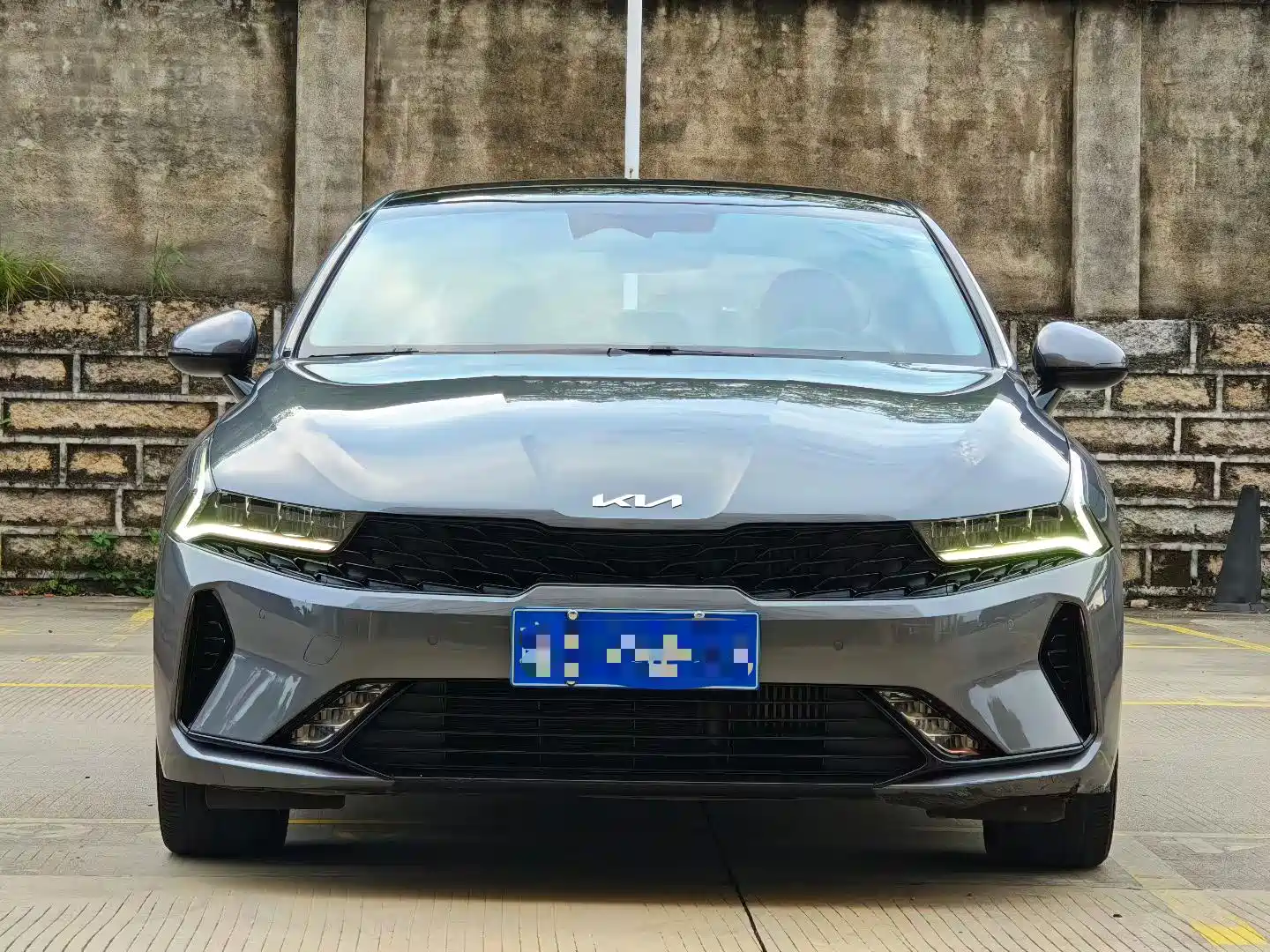 Photo 2 - Kia K5
