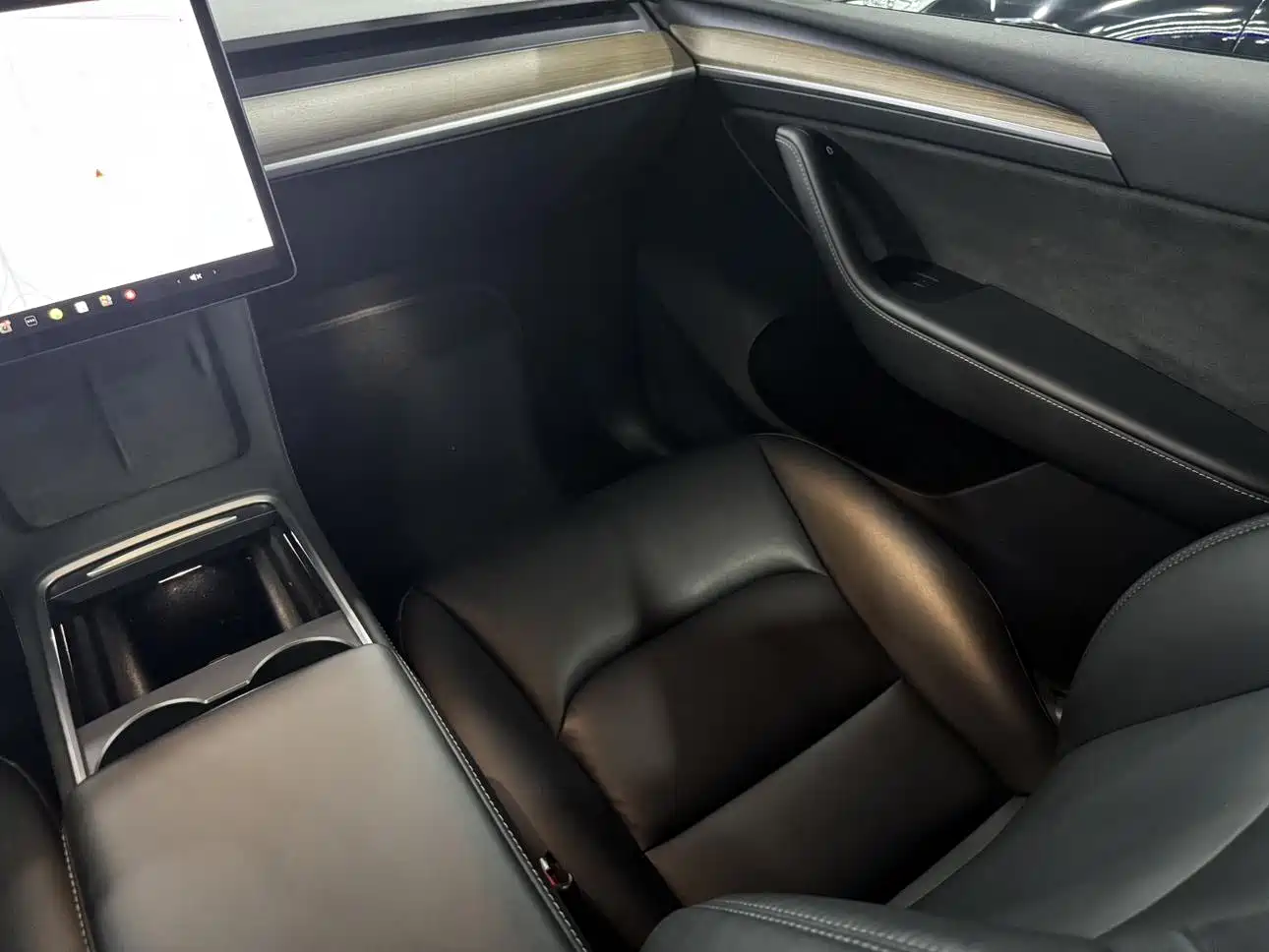 Photo 5 - Tesla Model Y
