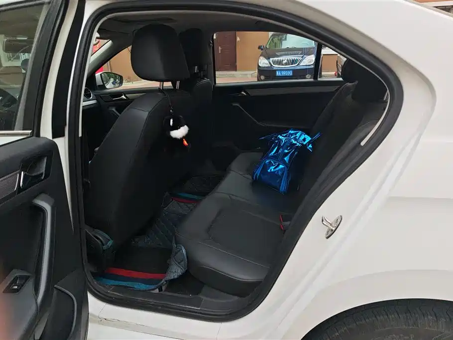 Volkswagen Jetta 2017 1.5L Manual Comfort фото 11