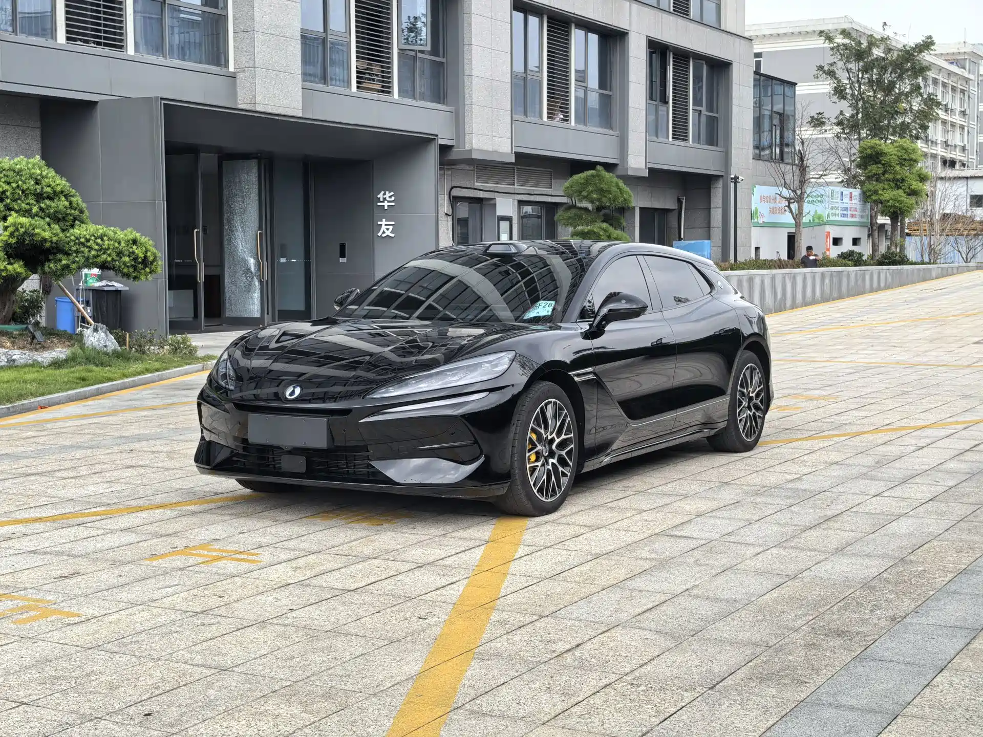 Фото 1 - Denza Z9GT