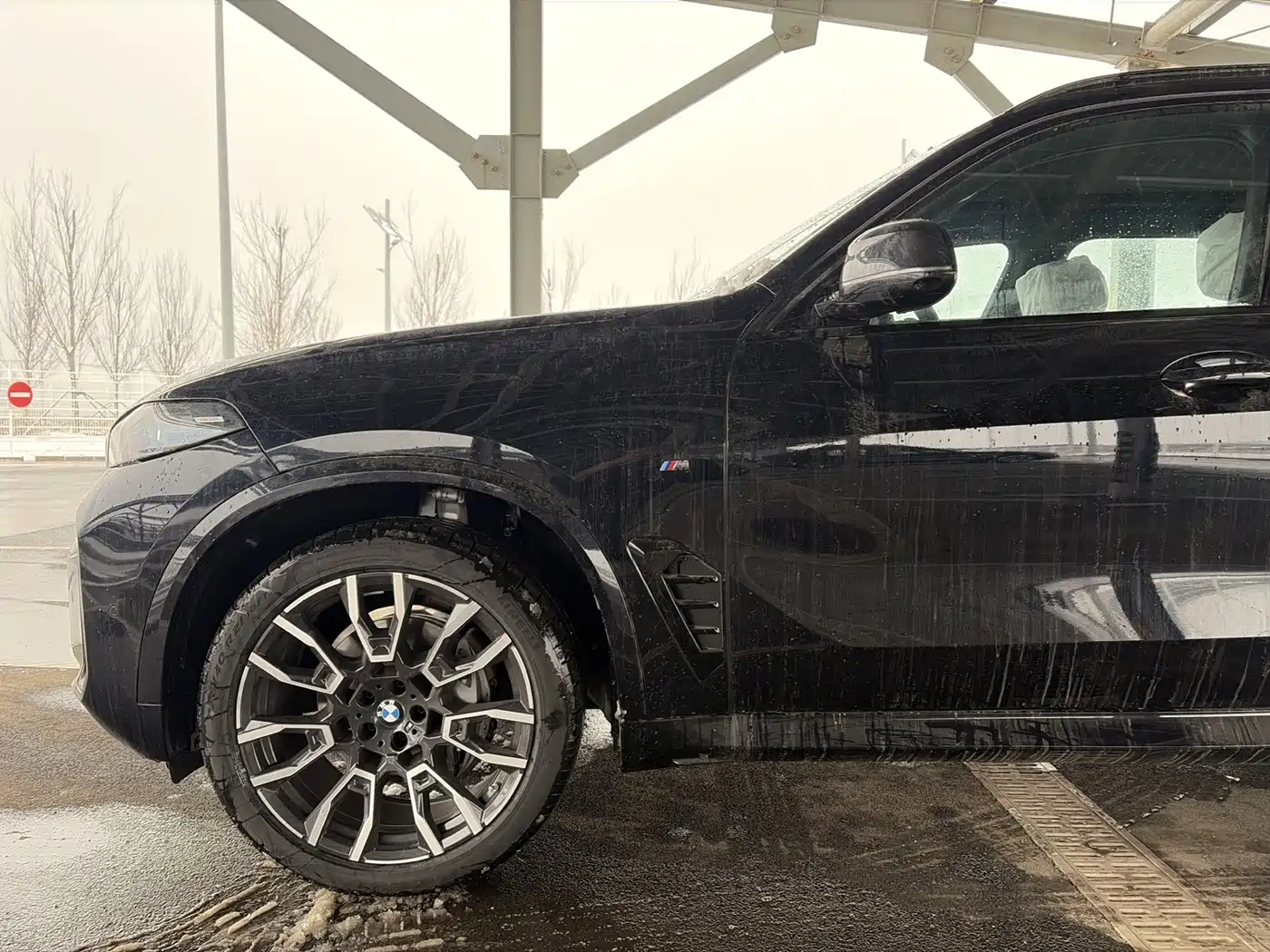 BMW X5 2025 Model xDrive 40Li M Sport Blackout Package фото 6