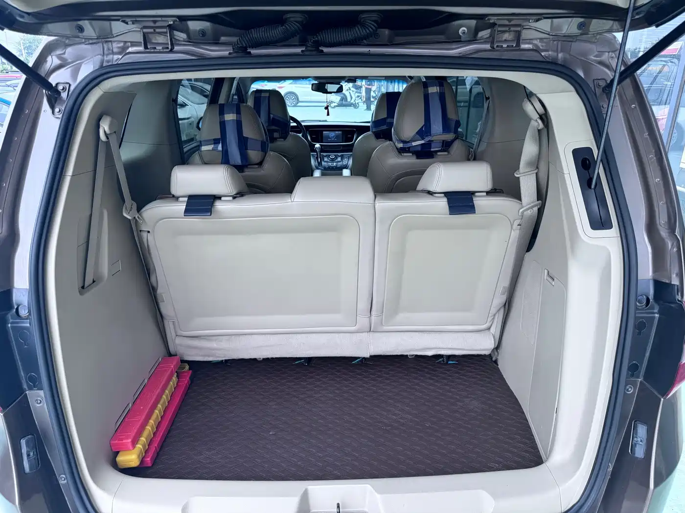 Photo 15 - Buick GL8