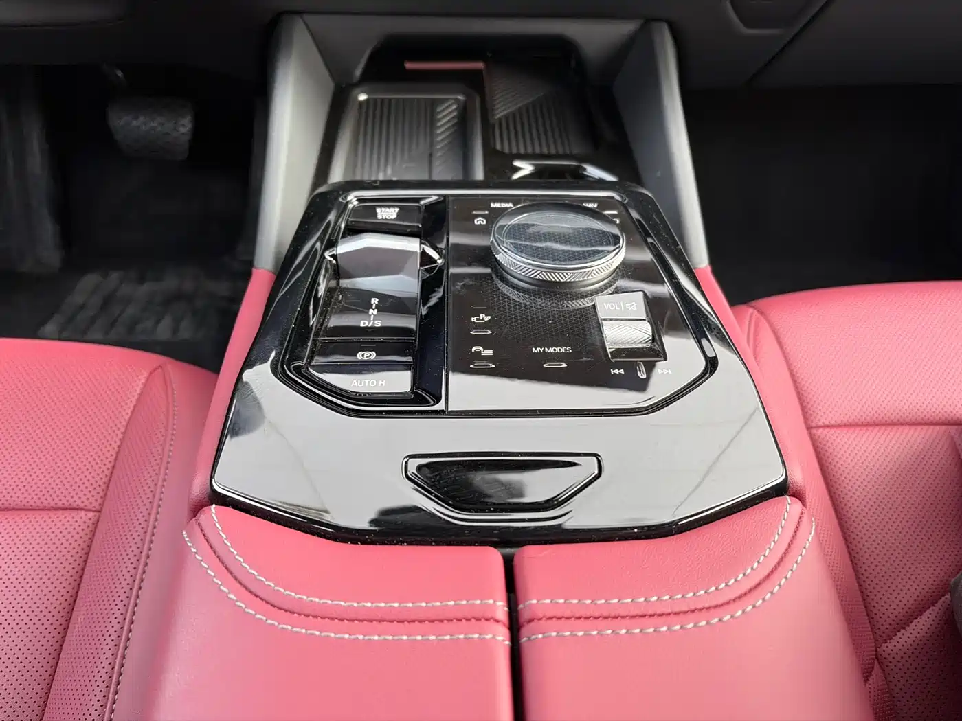 BMW 5 Series 2025 530Li Leading M Sport Package фото 5
