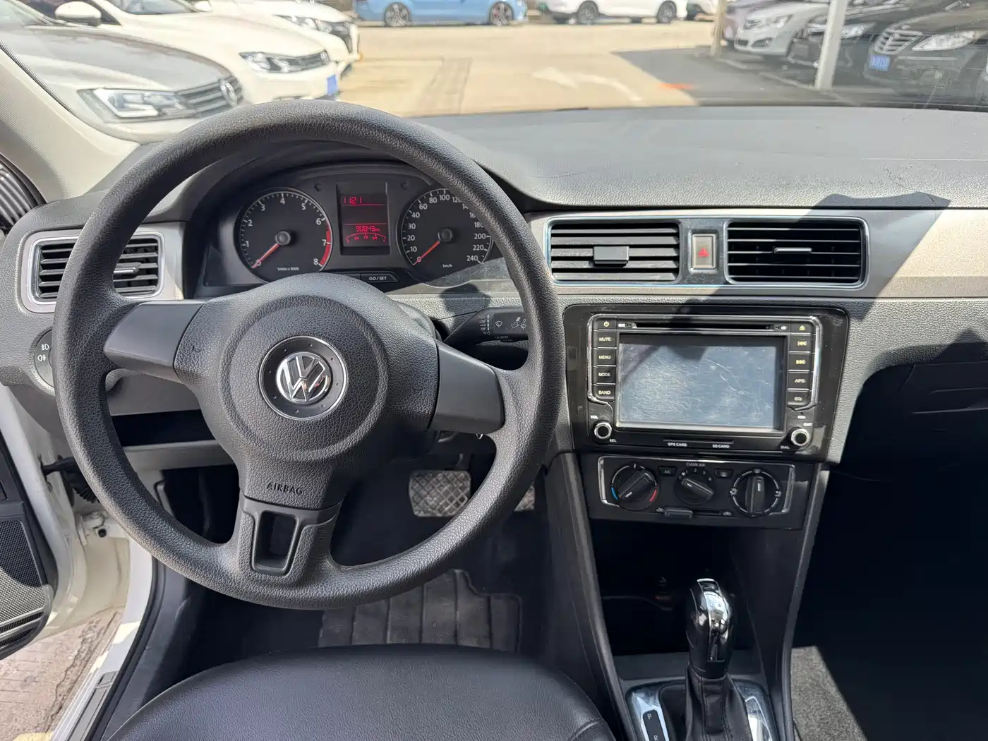 Volkswagen Santana 2015 1.6L Automatic Comfort Edition фото 5