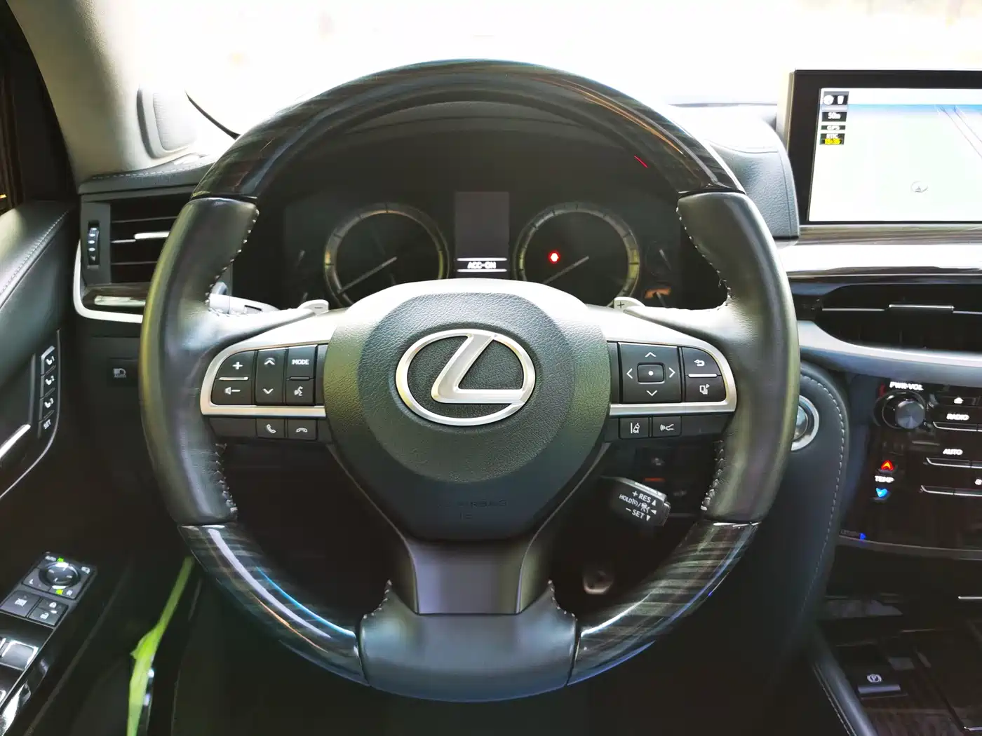 Lexus LX 2019 570 Peak Special Edition фото 14