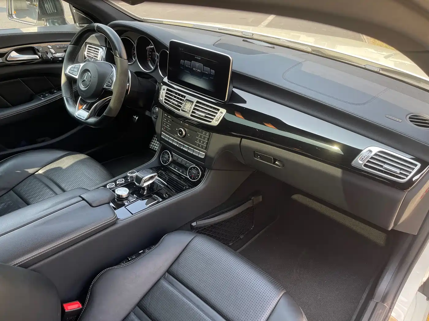 Mercedes-Benz CLS AMG 2015 AMG CLS 63 S 4MATIC фото 26