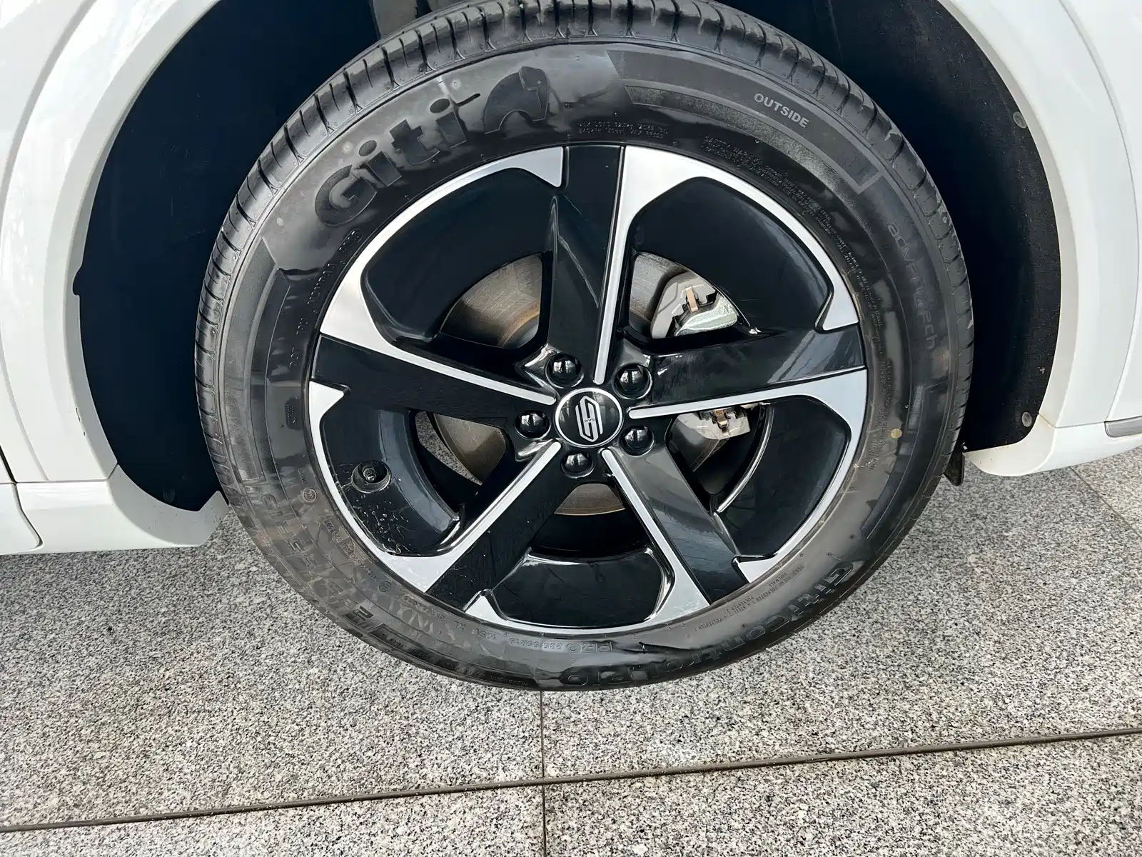 Photo 18 - Shangjie SUV