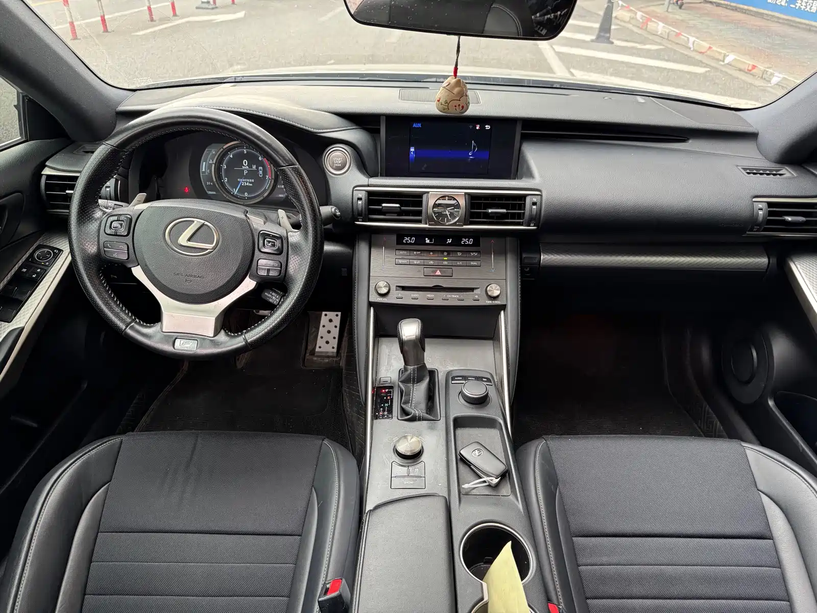 Фото 11 - Lexus IS