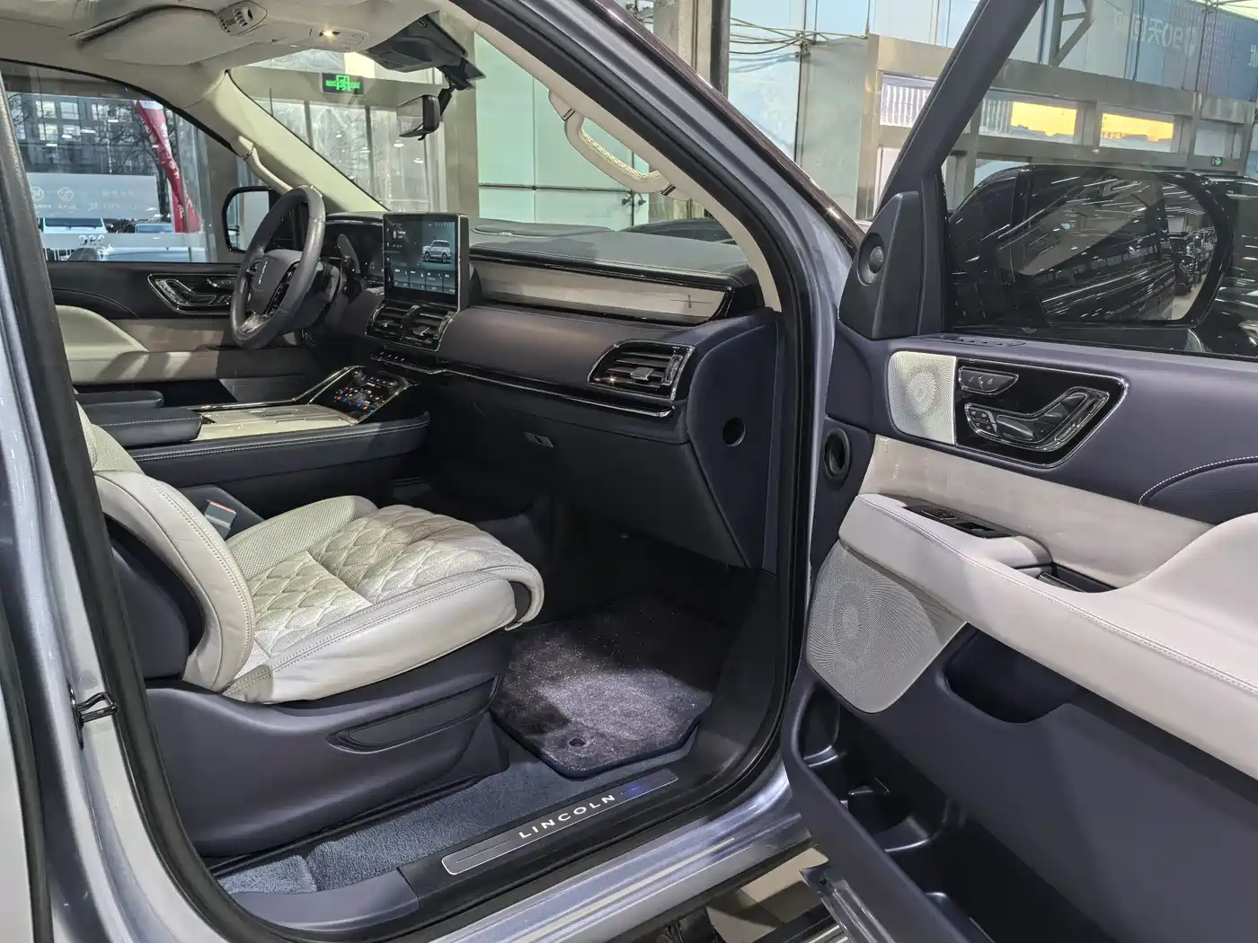 Lincoln Navigator One 2022 3.5T Navigator One фото 11