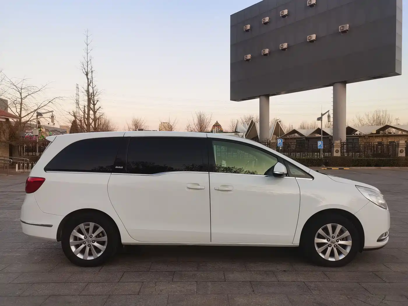 Buick GL8 2014 2.4L CT Luxury Business Comfort фото 5