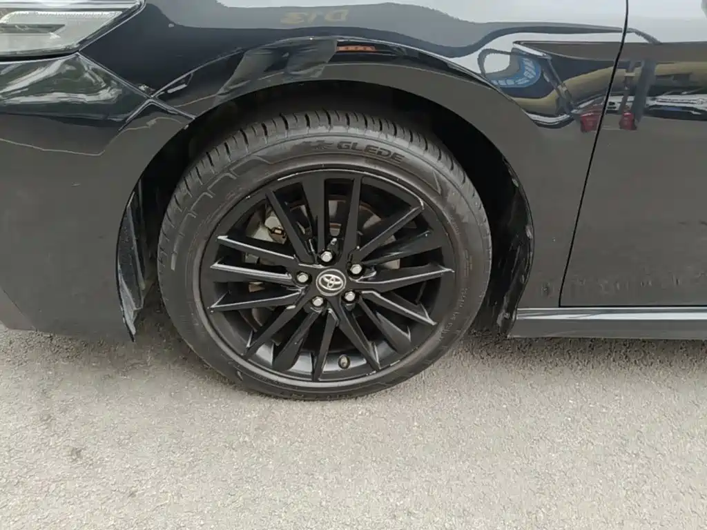 Фото 23 - Toyota Camry