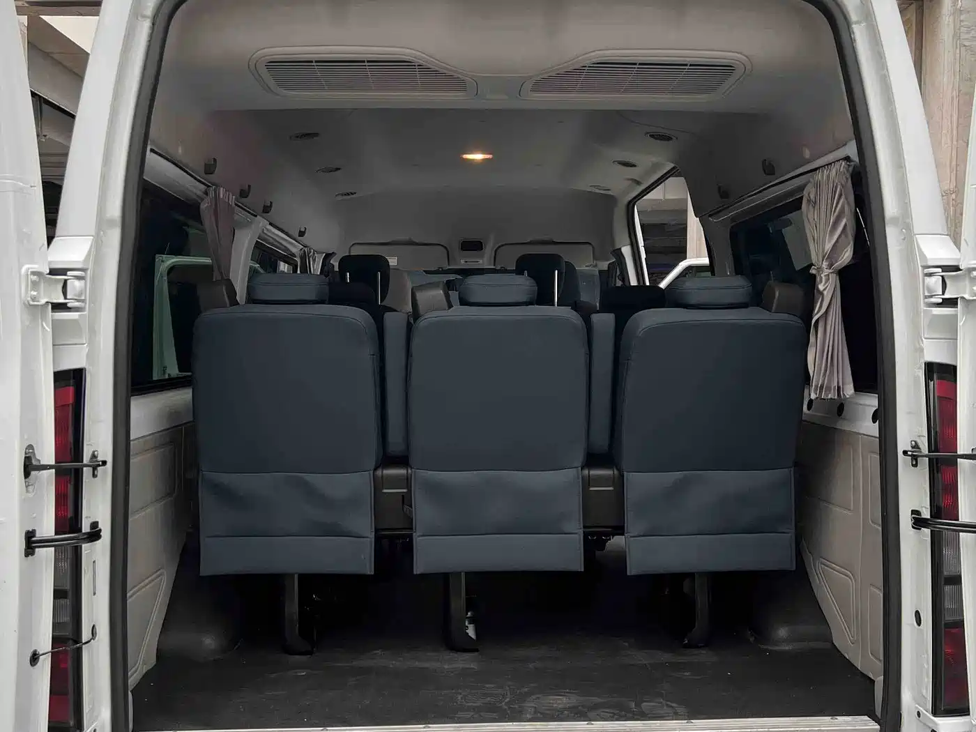 Jiangling JMC Fushun 2024 2025 2.0T Automatic Diesel Long Wheelbase High Roof Passenger Version Business Van 9-seater