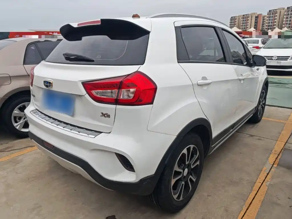 Фото 7 - Geely Vision X3