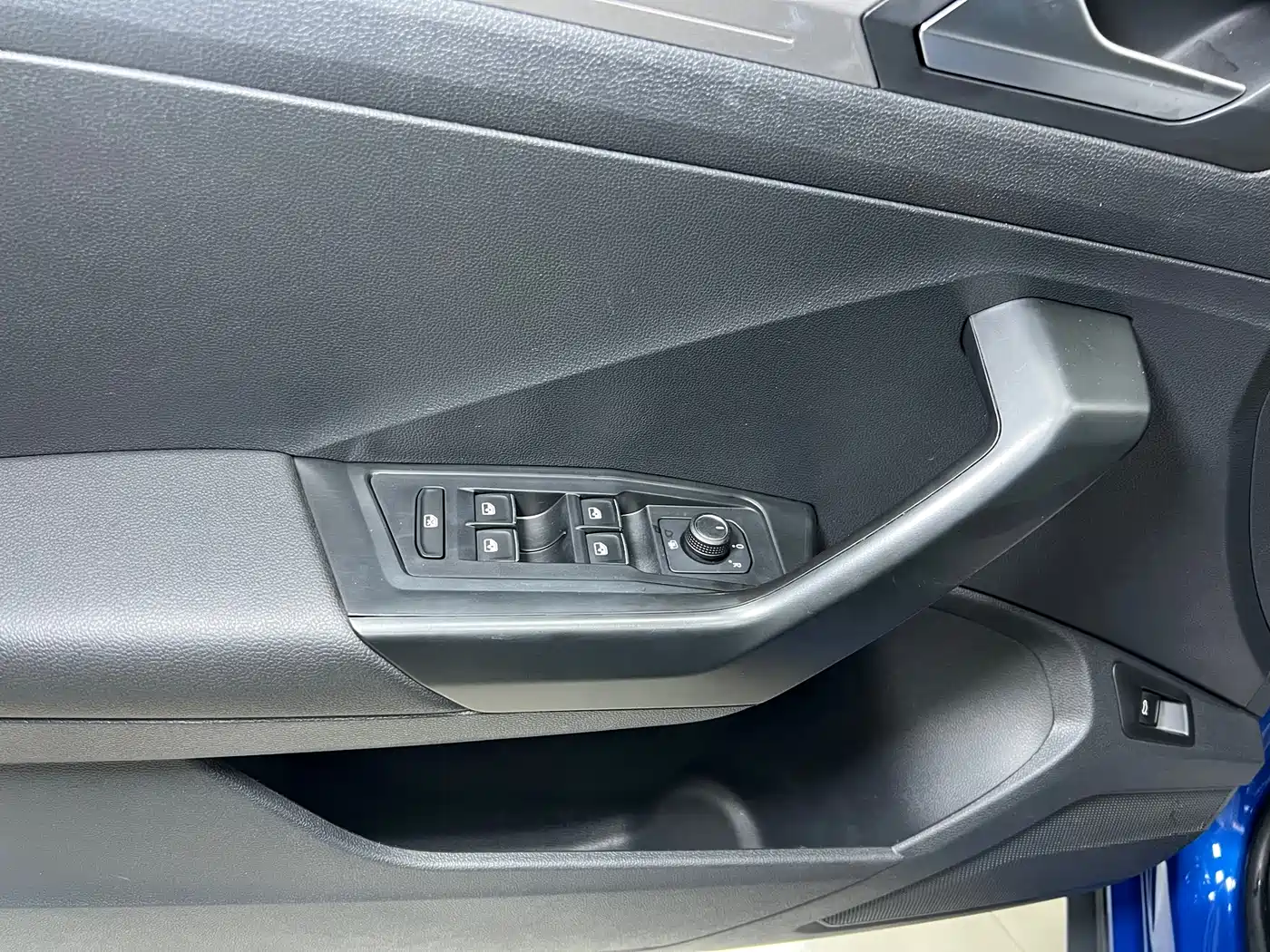 VOLKSWAGEN T ROC EXPLORING SONGS