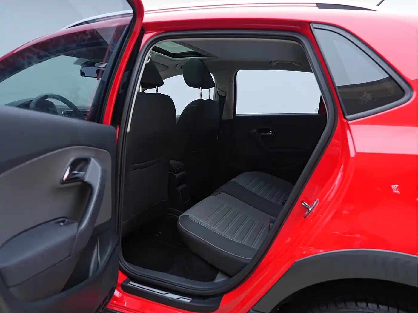 Volkswagen Polo 2014 1.6L Cross Polo Automatic фото 11