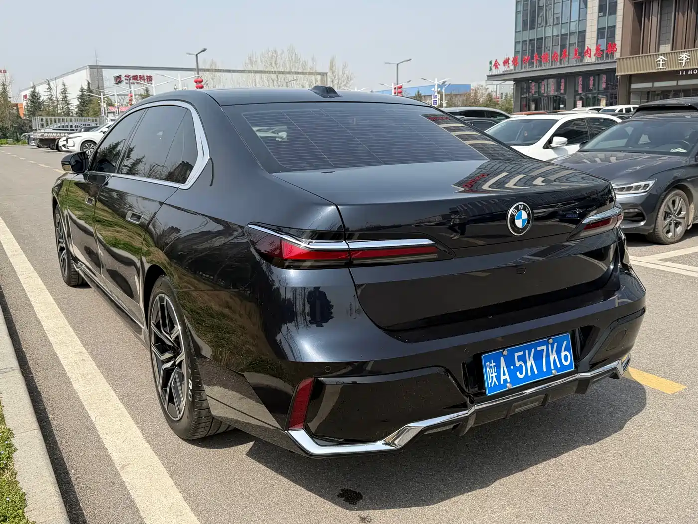 BMW 7 Series 2023 Model 735Li M Sport Package фото 10