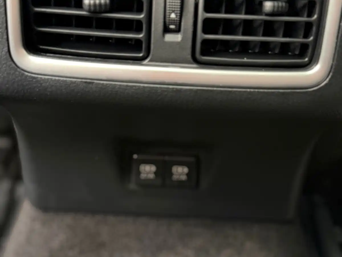 Toyota Camry 2023 2.5G Luxury Edition фото 13