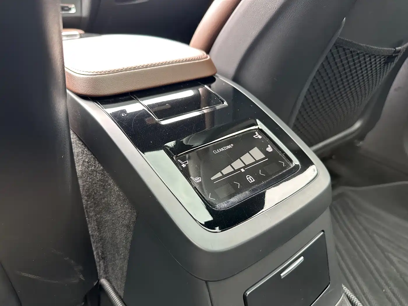 VOLVO S90 PLUG-IN HYBRID