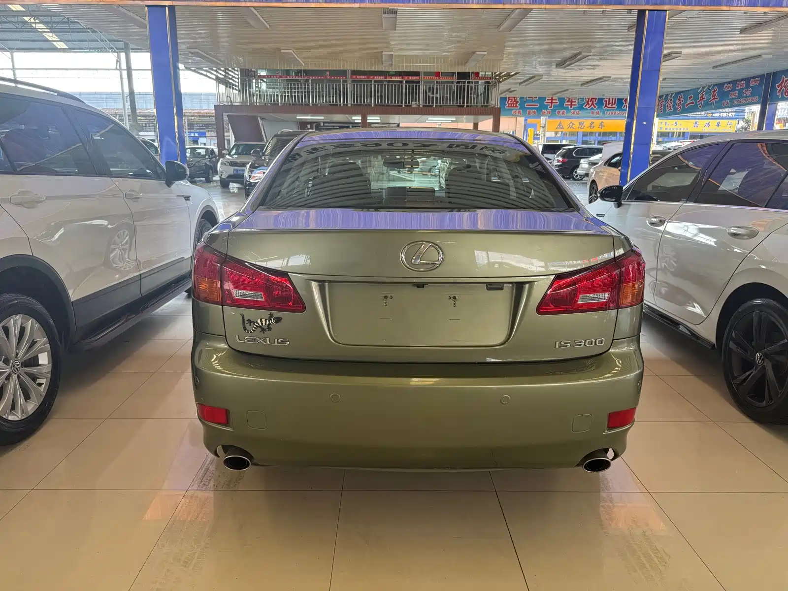 Photo 9 - Lexus IS