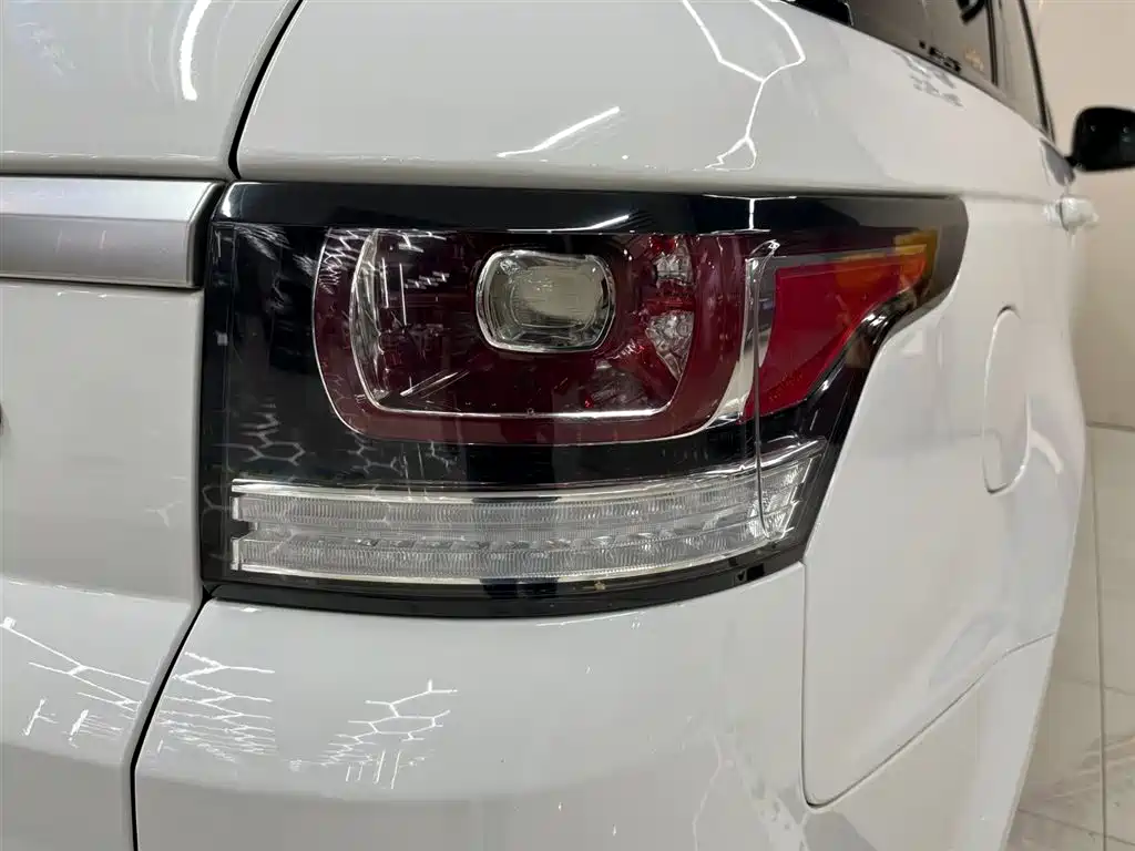 Land Rover Range Rover Sport 2015 3.0 SDV6 HSE фото 13