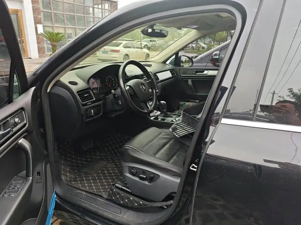 Фото 4 - Volkswagen Touareg