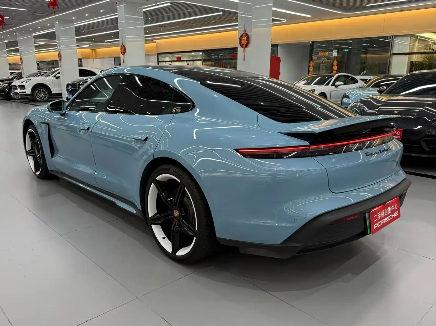 PORSCHE TAYCAN