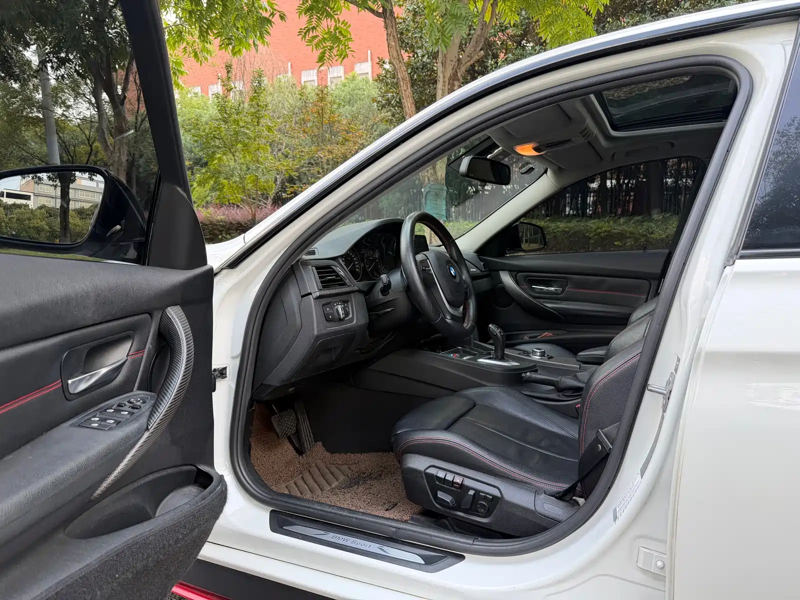 Photo 4 - BMW 3 Series (Import)