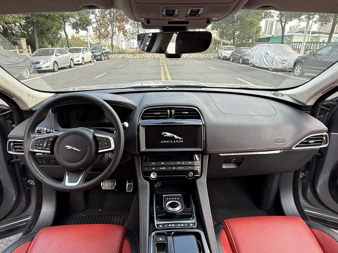 Фото 13 - Jaguar F-PACE