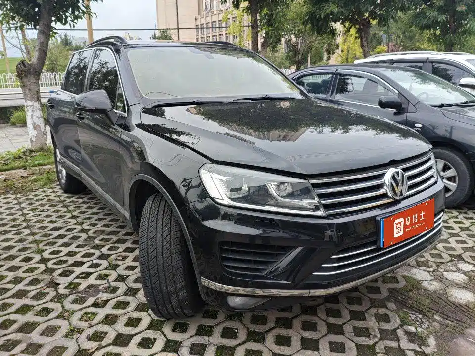 Фото 2 - Volkswagen Touareg