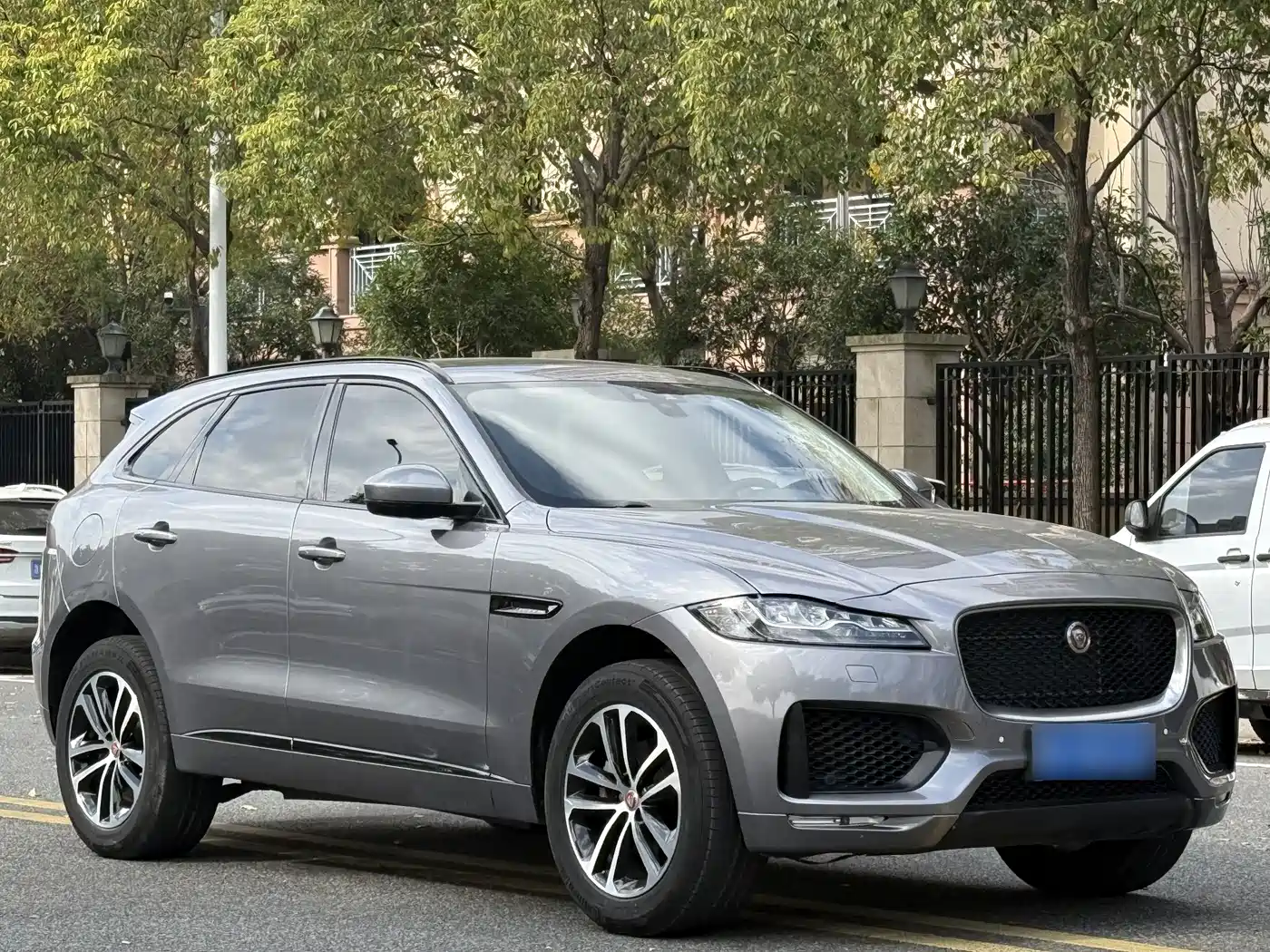 Фото 3 - Jaguar F-PACE
