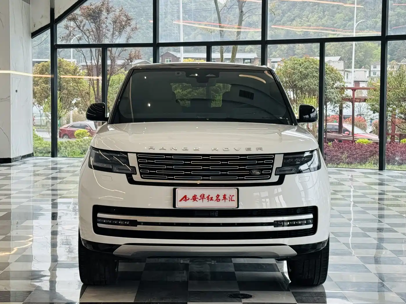 Land Rover Range Rover 2023 3.0 L6 400PS Genesis Extended Version фото 2