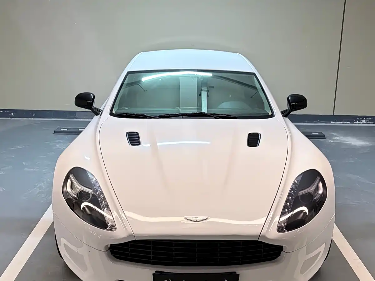 Aston Martin Rapide 2010 6.0L фото 13