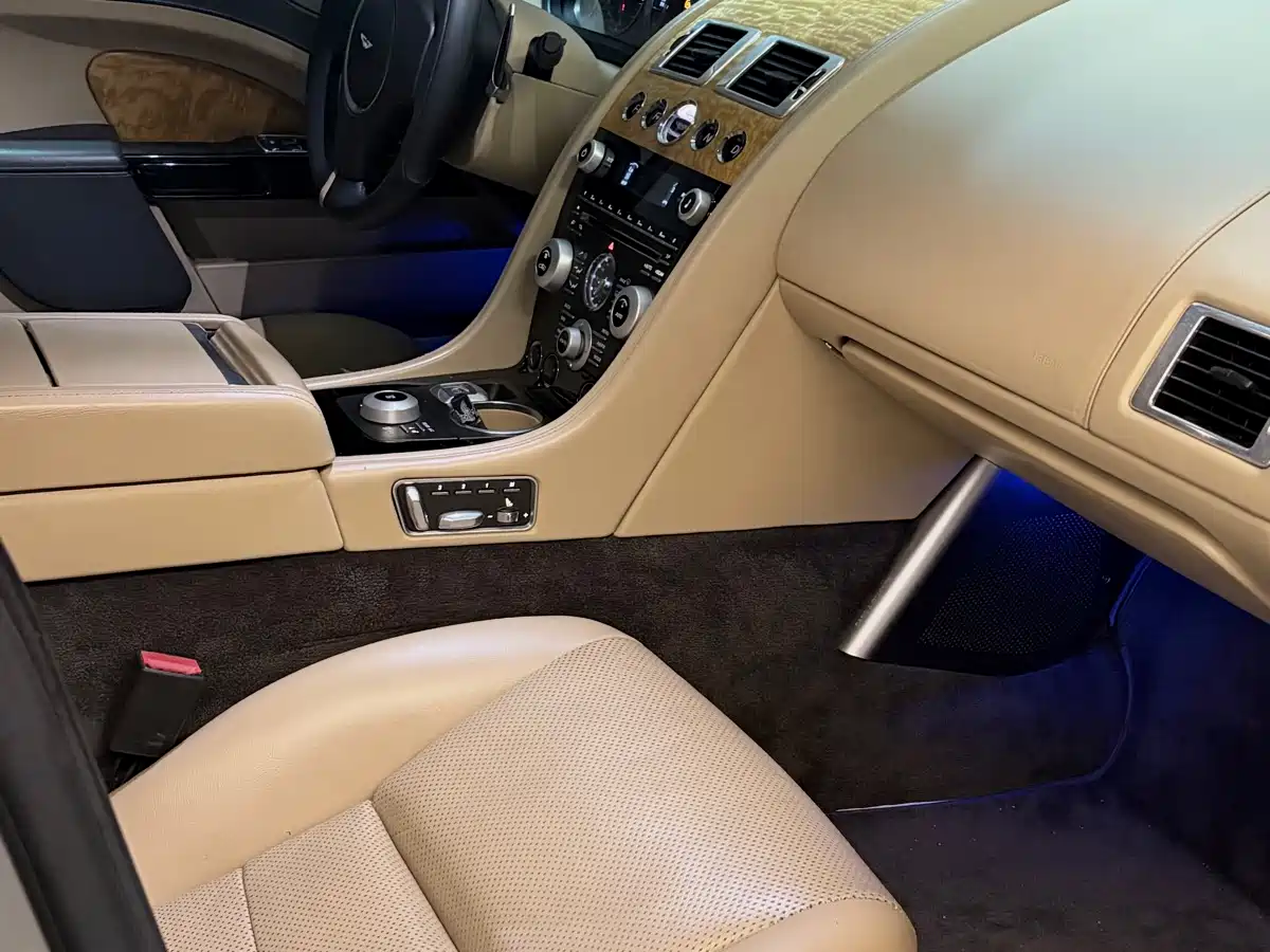 Aston Martin Rapide 2010 6.0L фото 15