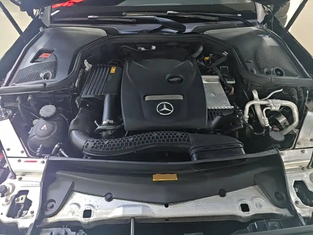 Фото 20 - Mercedes-Benz E-Class