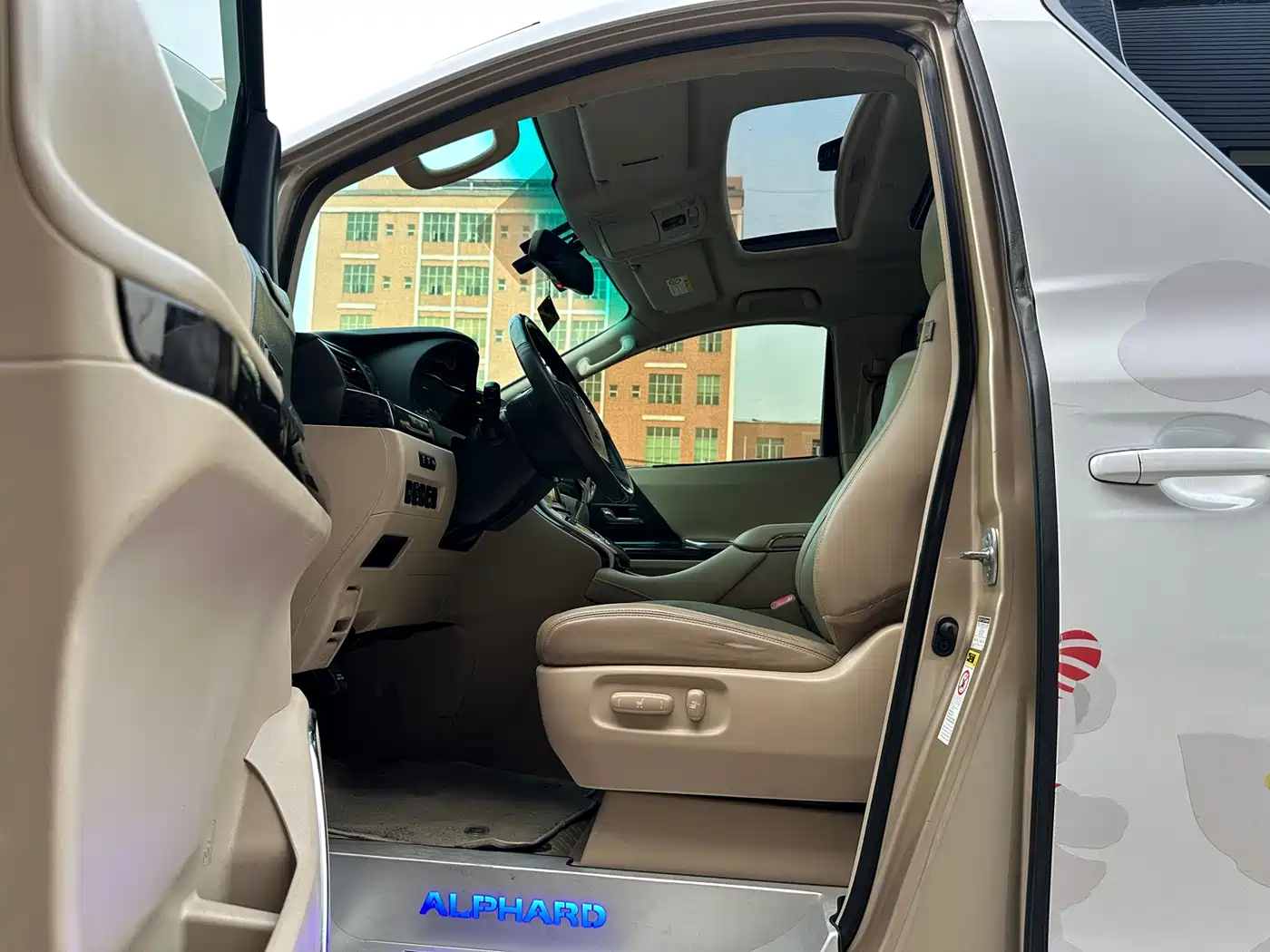 Toyota Alphard 2011 3.5L Luxury Edition фото 8