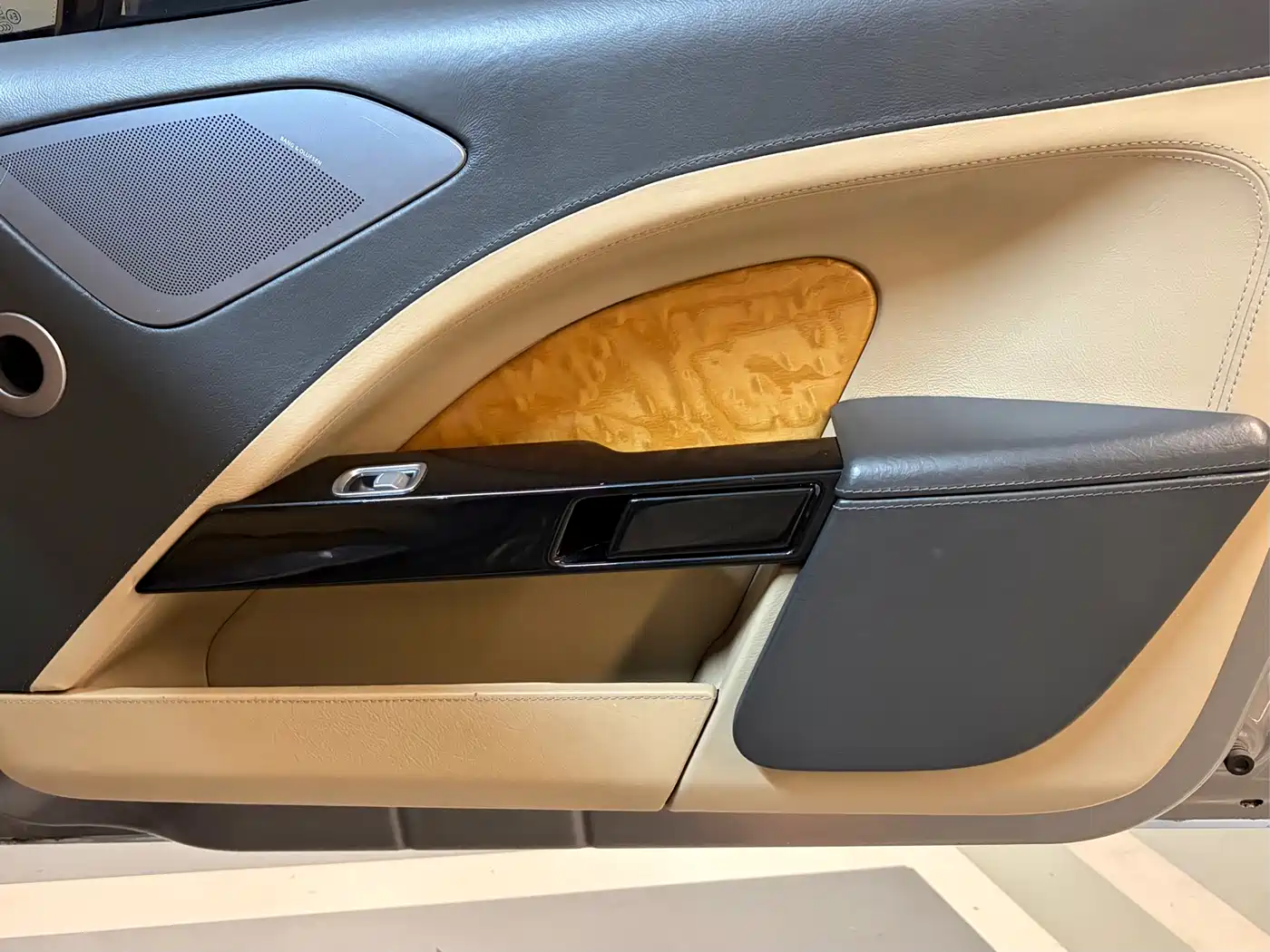 Aston Martin Rapide 2010 6.0L фото 14