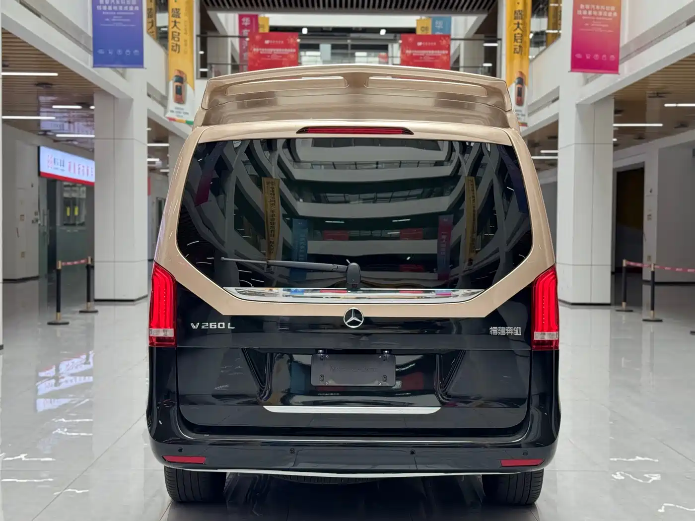 Mercedes-Benz V-Class 2018 V 260 L Premium Long Wheelbase Edition China VI фото 6