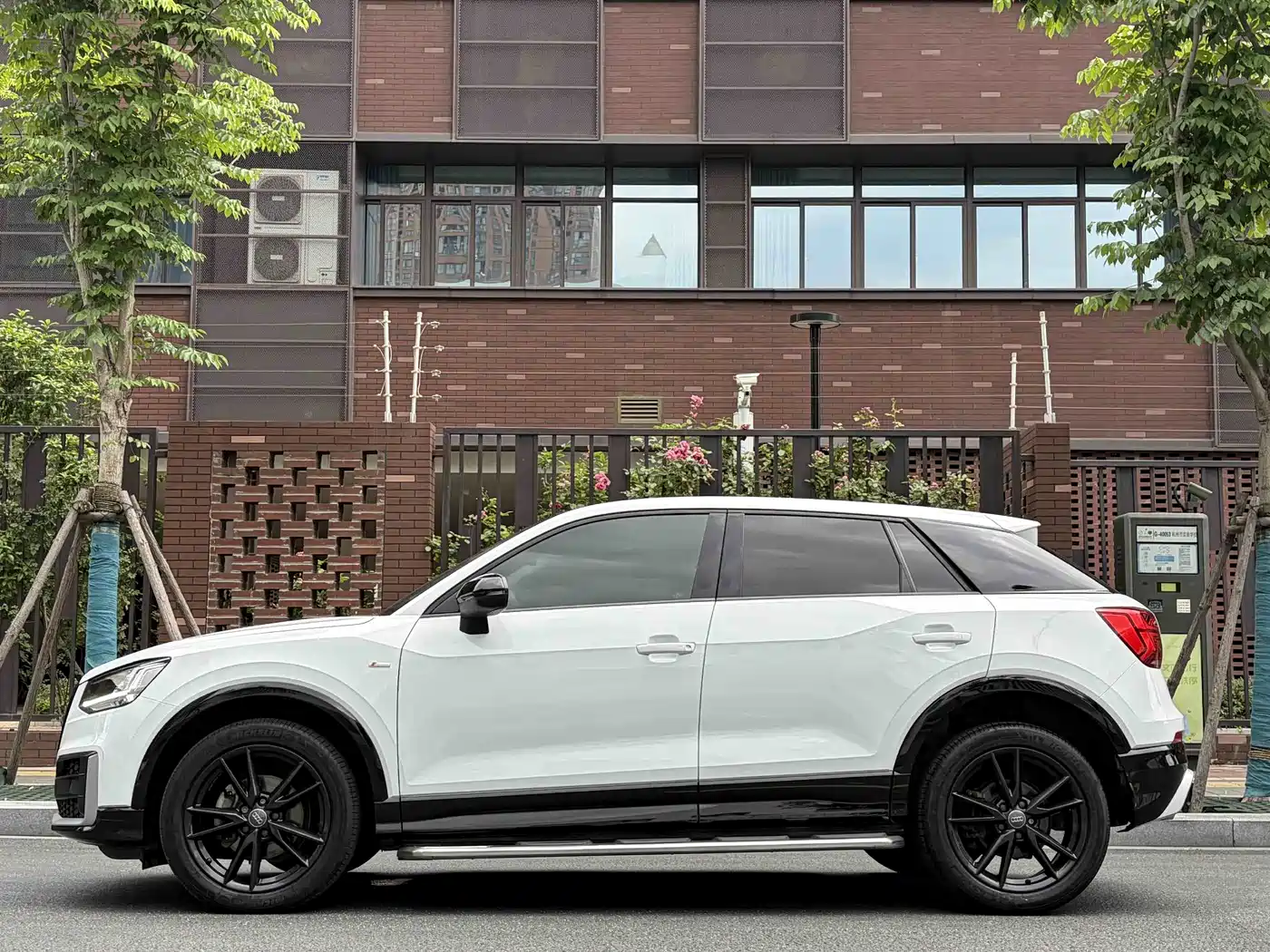 Audi Q2L 2018 35 TFSI Launch Exclusive Edition China VI фото 3