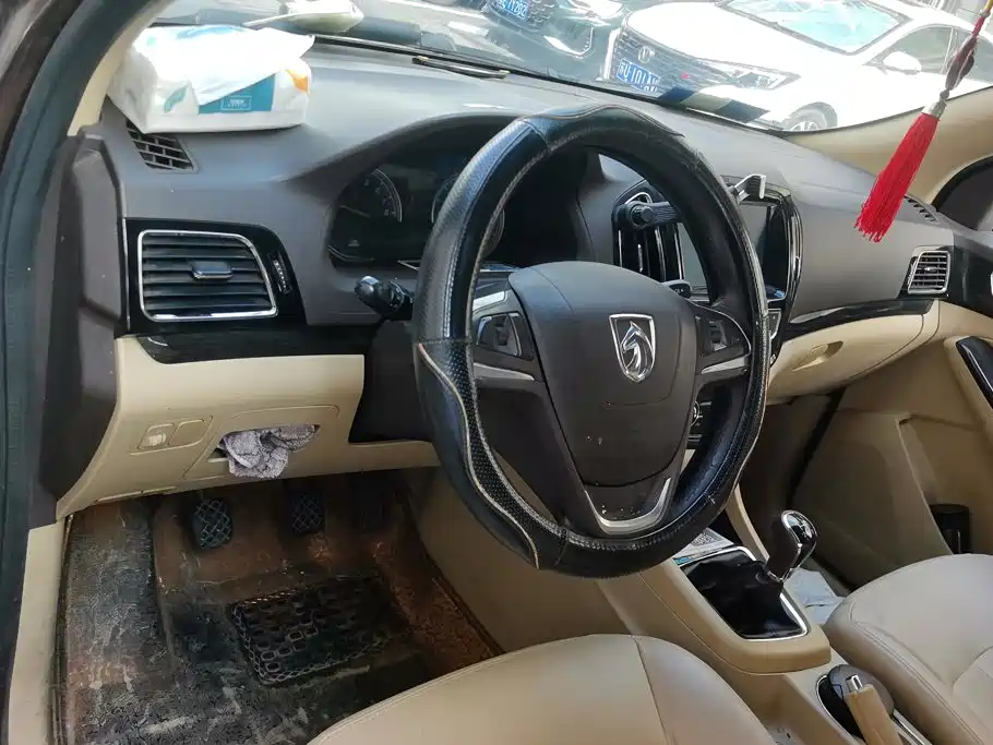 Baojun 730 2014 2014 1.5L Manual Luxury 7-seater