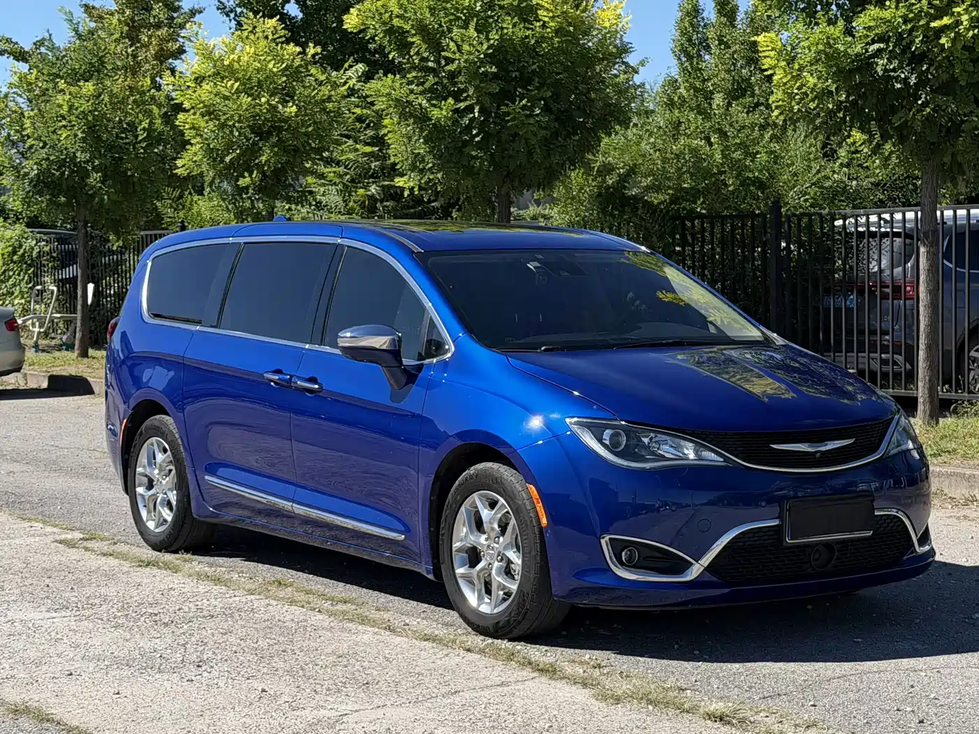 Chrysler Grand Voyager (Import) 2019 2017 3.6L Premium Edition