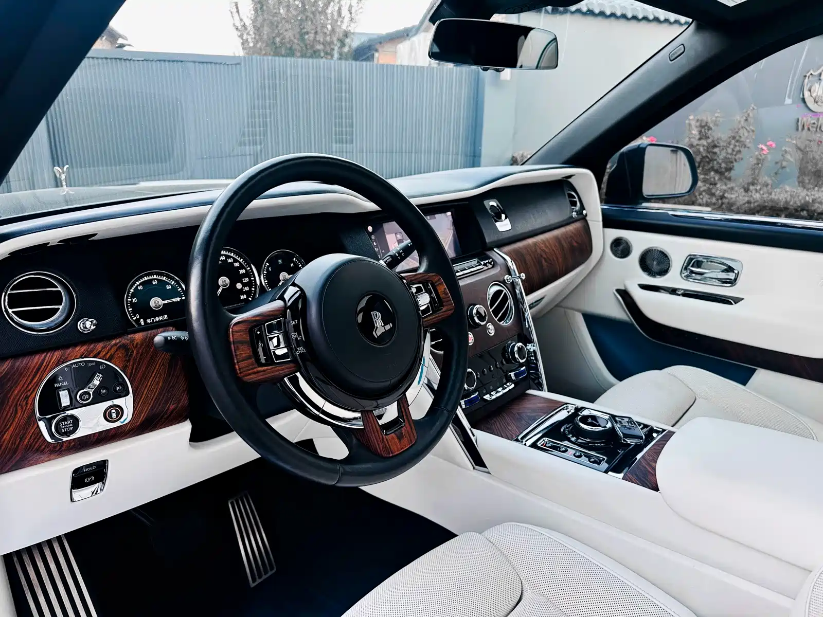 Фото 14 - Rolls-Royce Cullinan
