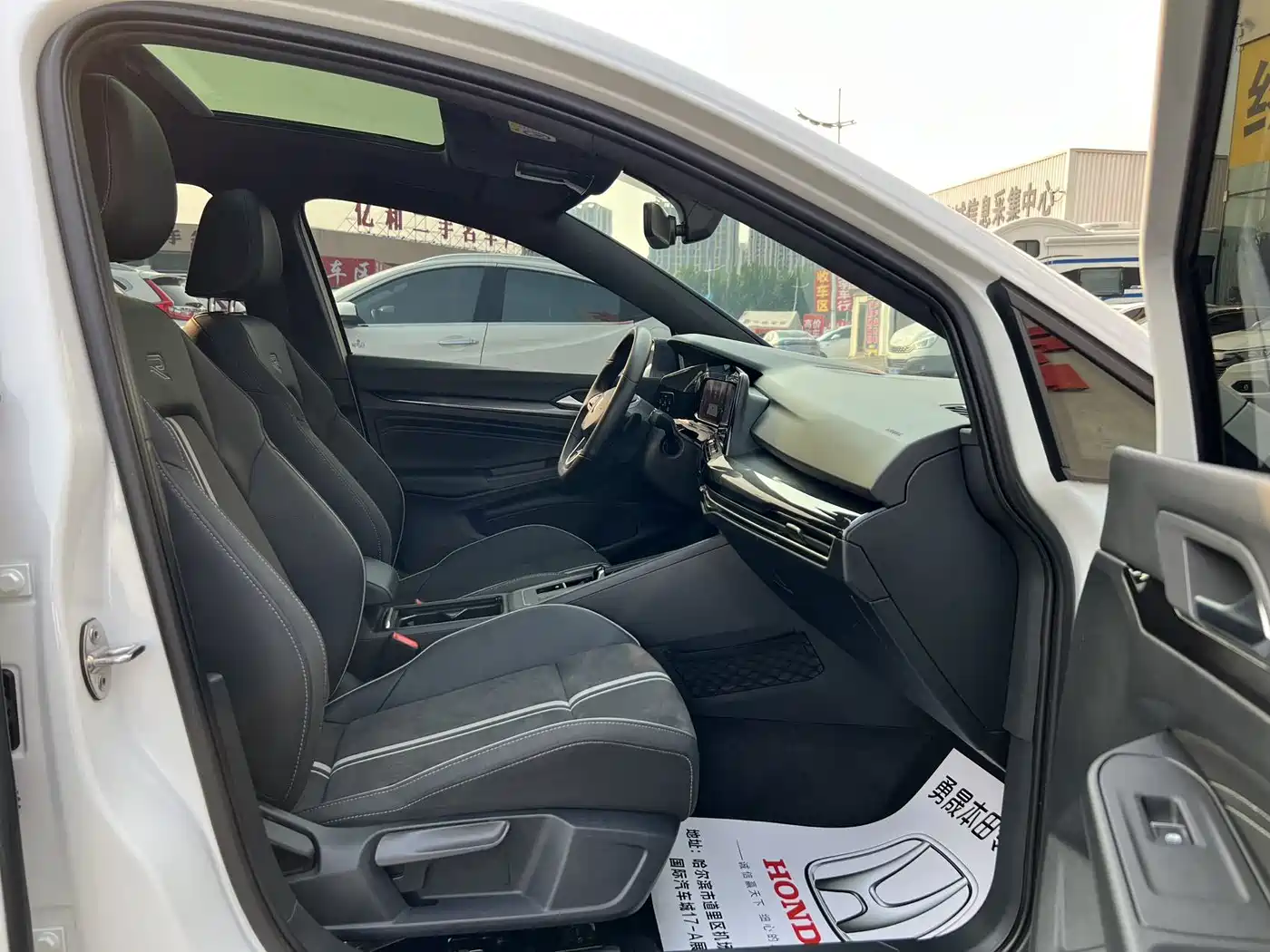 Volkswagen Golf 2023 280TSI DSG R-Line Lite фото 9