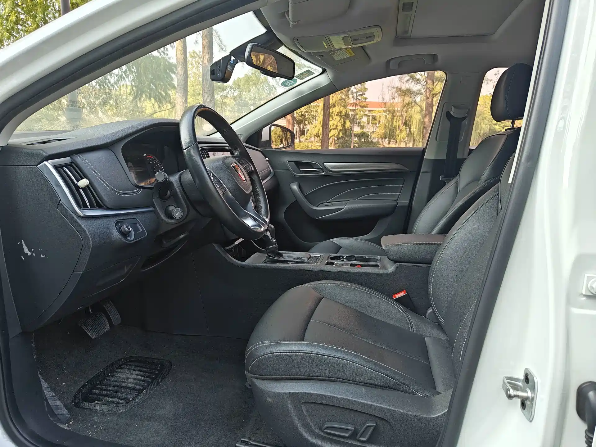 Фото 8 - Roewe i6