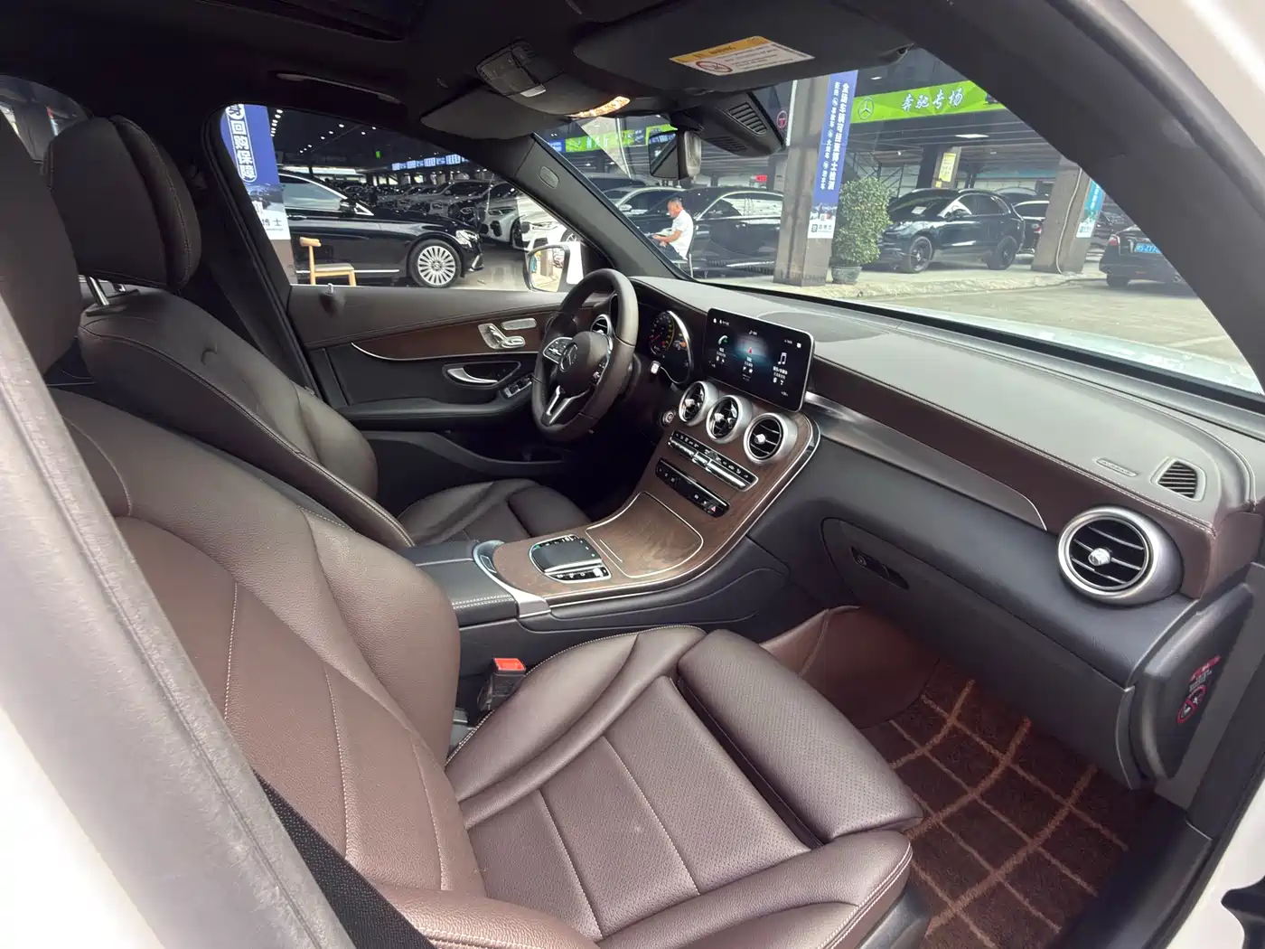 Mercedes-Benz GLC 2022 GLC 300 L 4MATIC Dynamic Collector's Edition фото 12