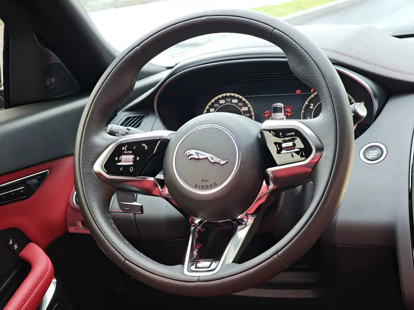 Jaguar E-PACE 2023 2024 Progressive Sport Edition R-DYNAMIC S
