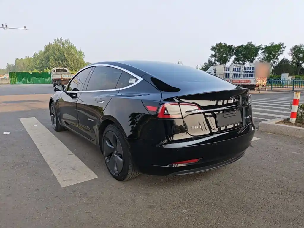 Фото 5 - Tesla Model 3