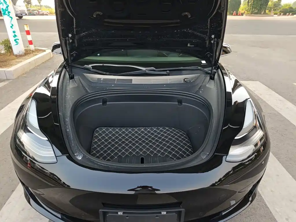 Фото 20 - Tesla Model 3