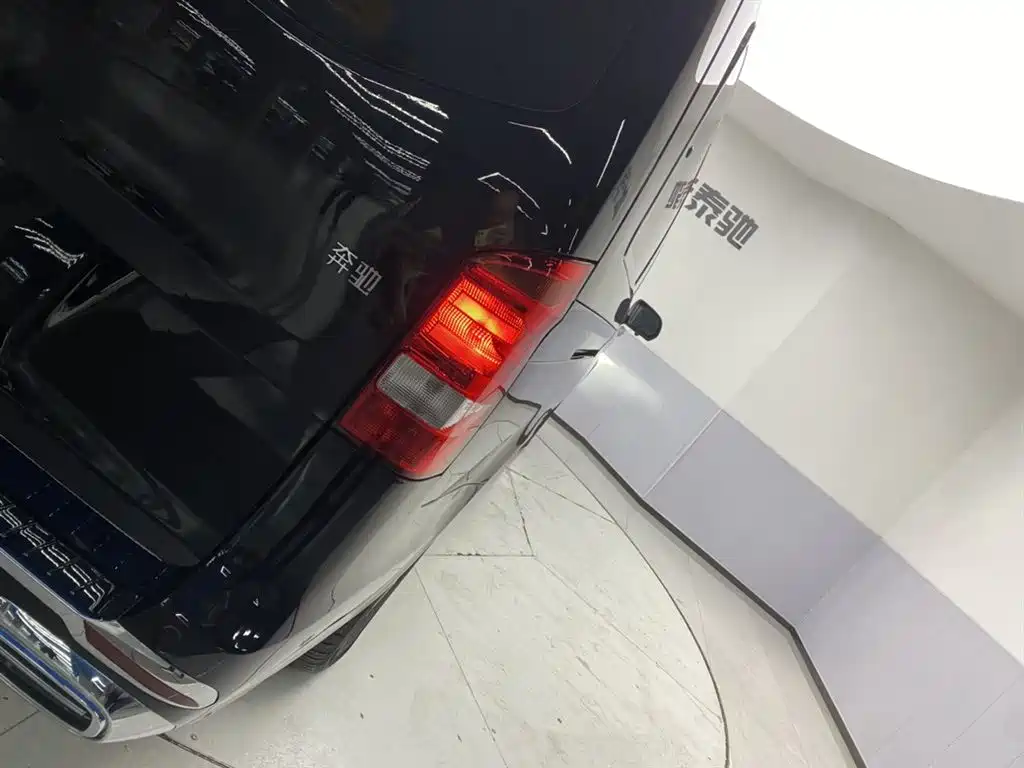 Mercedes-Benz Vito 2023 2.0T Elite 7-Seater фото 10